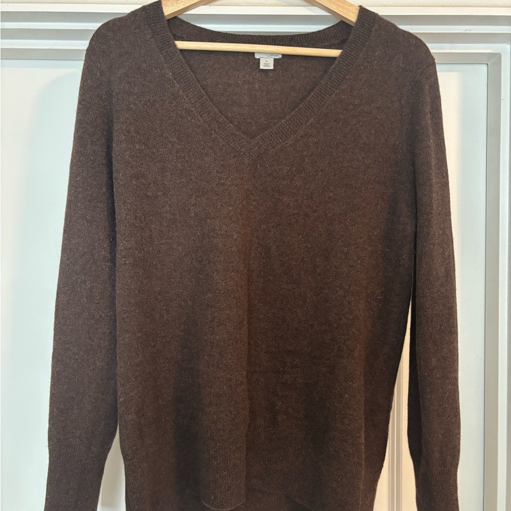 Halogen Brown V-Neck Cashmere Sweater